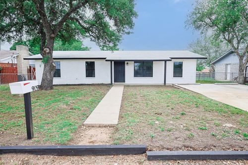 909 E Sarah St, Cuero, TX, 77954-2009 | Card Image
