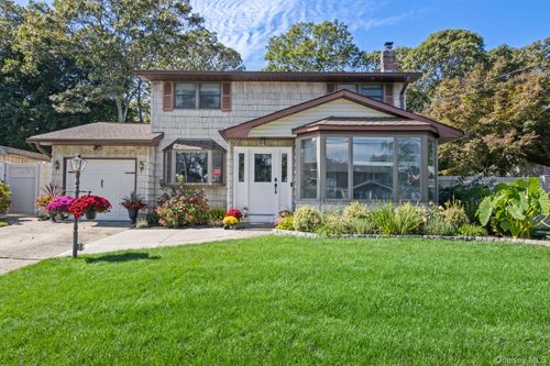 14 Mountain St, Lake Ronkonkoma, NY, 11779-1820 | Card Image