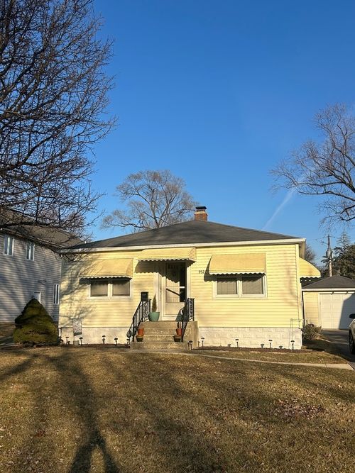 952 N Loomis St, Naperville, IL, 60563-2742 | Card Image