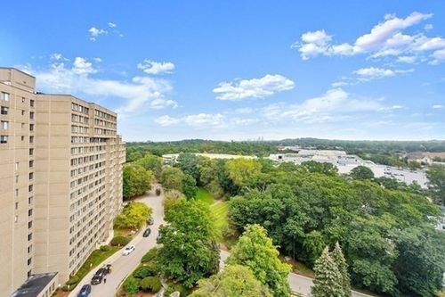 812s-250 Hammond Pond Pkwy, Chestnut Hill, MA, 02467-1514 | Card Image