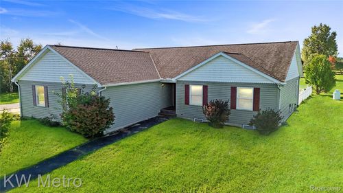 7172 Farrand Rd, Millington, MI, 48746-9223 | Card Image