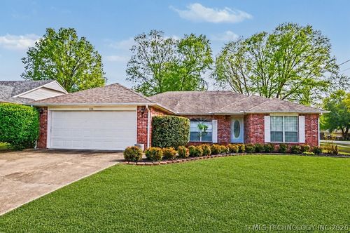 500 Quail Ridge Dr, Tahlequah, OK, 74464-5509 | Card Image