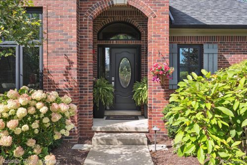 730 Berwick Ct, Highland, MI, 48357-4745 | Card Image