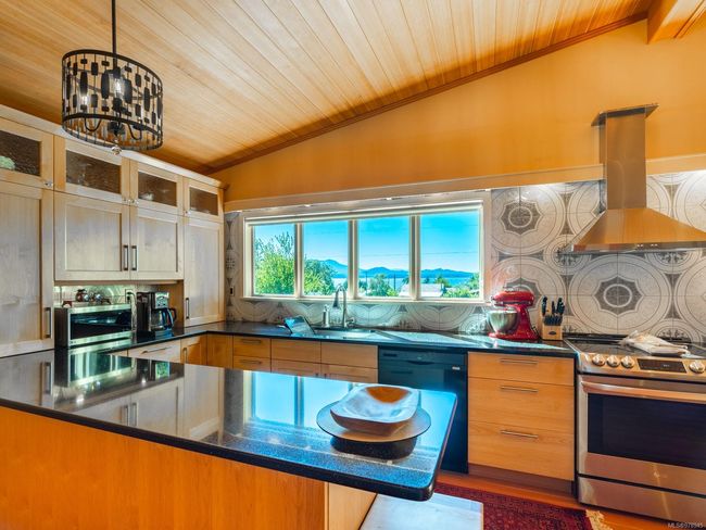 410 17 Th Ave, House other with 4 bedrooms, 5 bathrooms and 4 parking in Sointula BC | Image 18