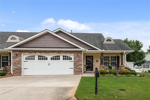 32 Hillsborough Dr, Anderson, SC, 29621-2690 | Card Image