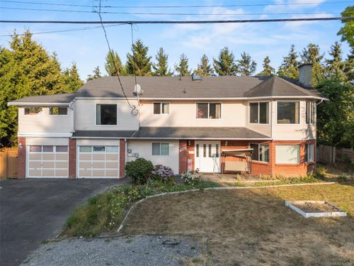 4375 Viewmont Ave, Saanich, BC, V8Z5K8 | Card Image