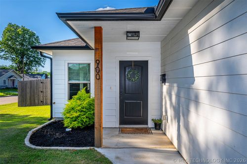 900 E 6th St, Ada, OK, 74820-4031 | Card Image