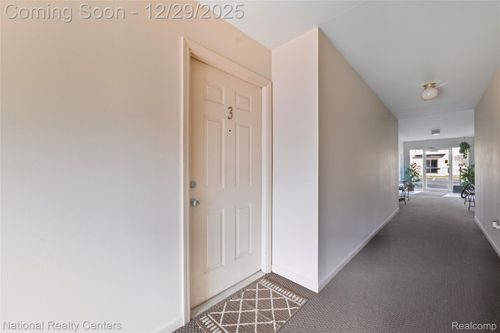 3-38507 Wellington Dr, Clinton Township, MI, 48036-3520 | Card Image