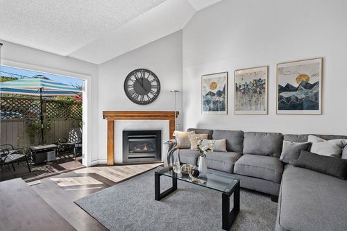 26-230 W 15th St, North Vancouver, BC, V7M1S2 | Card Image