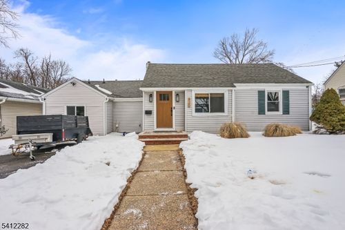 820 Front St, Dunellen, NJ, 08812-1016 | Card Image