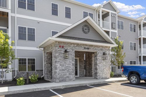 105-10100 S Willow St, Manchester, NH, 03103-2390 | Card Image