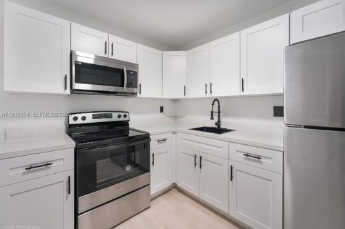 apt-107-12215 W Dixie Hwy, North Miami, FL, 33161-5464 | Card Image