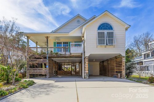 105 Sw 3rd St, Oak Island, NC, 28465-6908 | Card Image