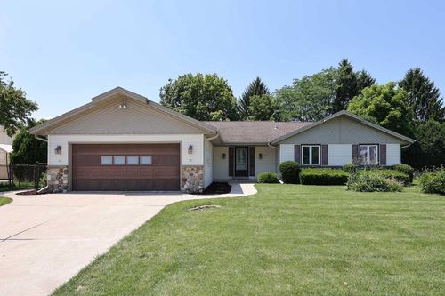 7855 S 83rd Street, Franklin, WI, 53132 | Card Image