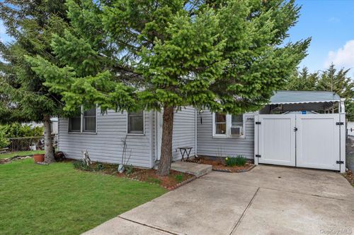 3151 4th St, Oceanside, NY, 11572-4121 | Card Image