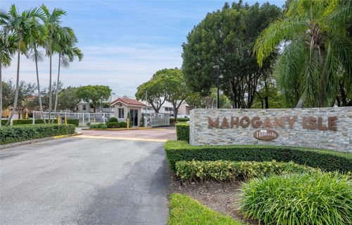 105-10421 Mahogany Key Cir, Miami, FL, 33196-2460 | Card Image