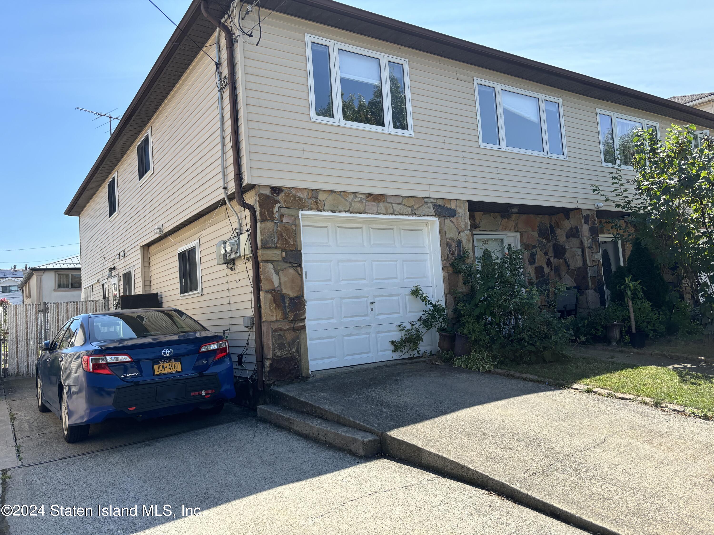 Finley Ave, Staten Island, NY 10306