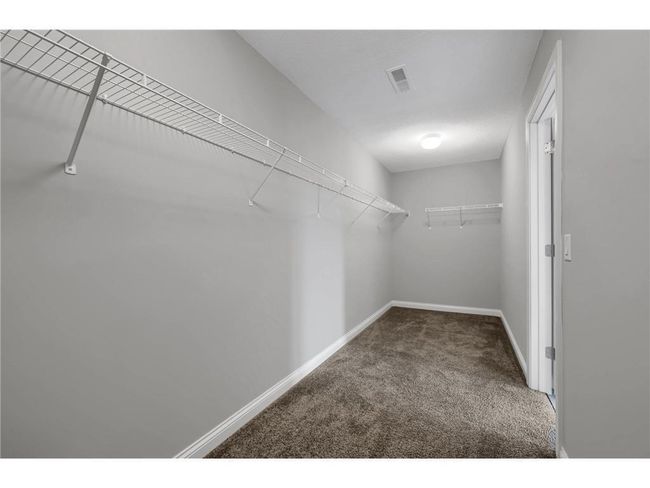Large Walk- in Closet | Image 31