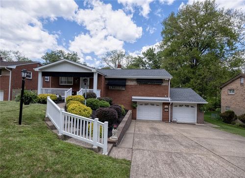 422 Woodrift Ln, Pleasant Hills, PA, 15236 | Card Image