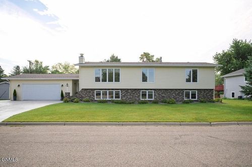 1730 3rd Ave Ne, Jamestown, ND, 58401-2419 | Card Image