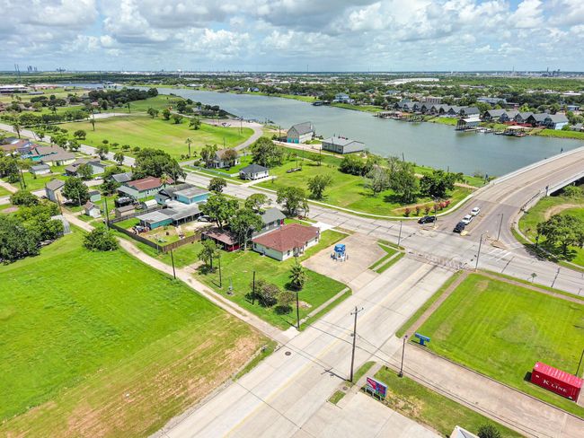1107 W 2 Nd St, House other with 3 bedrooms, 2 bathrooms and 2 parking in Freeport TX | Image 15
