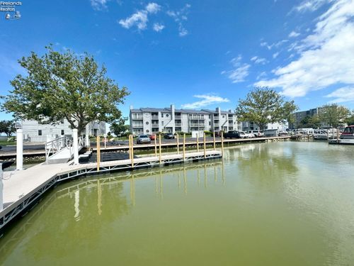 224 Clinton Reef Dr, Port Clinton, OH, 43452-9317 | Card Image