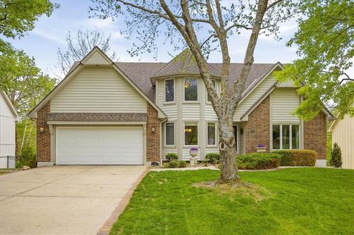 920 Nw High Point Dr, Lee's Summit, MO, 64081-1982 | Card Image