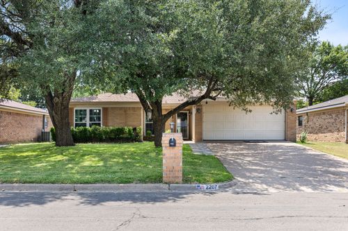 2207 Skylark Dr, Woodway, TX, 76712-8412 | Card Image