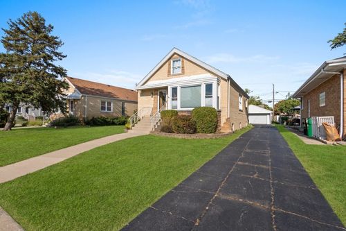 1907 Suffolk Ave, Westchester, IL, 60154-4439 | Card Image