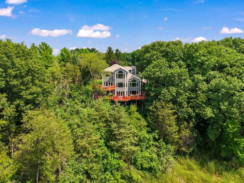 W326N6611 Sylvian Drive, Merton, WI, 53029 | Card Image