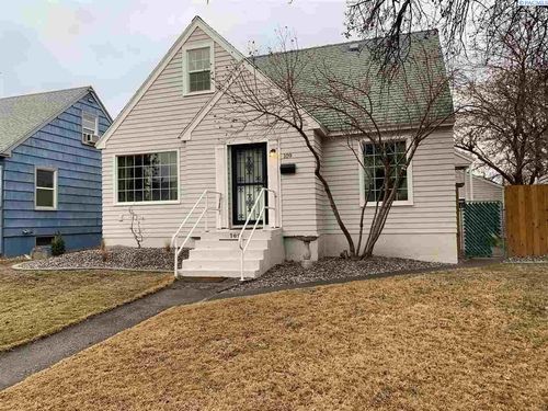 109 N Newport St, Kennewick, WA, 99336-3328 | Card Image