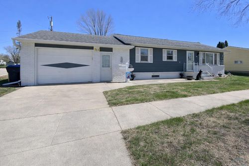26 9th Ave Se, Le Mars, IA, 51031-1733 | Card Image