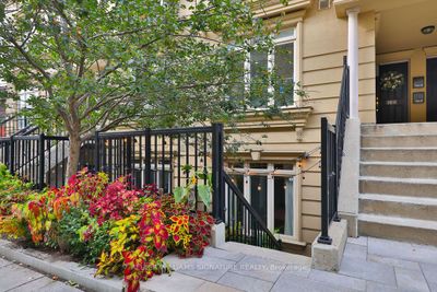 7 - 98 Carr St, Condo with 1 bedrooms, 1 bathrooms and 1 parking in Toronto ON | Image 2