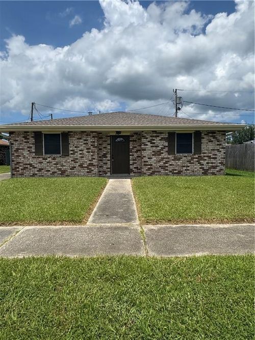 2108 River Queen Dr, Violet, LA, 70092-3520 | Card Image