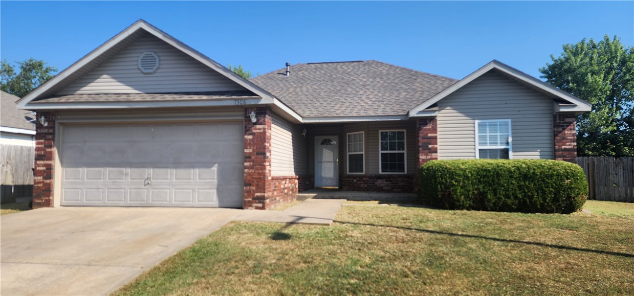 Sunrise Cir, Siloam Springs, AR 72761