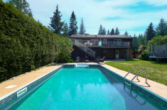 7858 Lohn Road, House other with 5 bedrooms, 3 bathrooms and 4 parking in Halfmoon Bay BC | Image 2