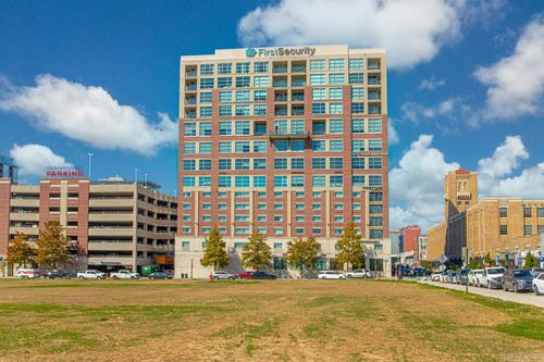 1206-521 President Clinton #1206 Avenue, Little Rock, AR, 72201 | Card Image