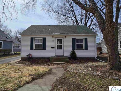 418 W Skaro Street, St. Peter, MN, 56082-1942 | Card Image