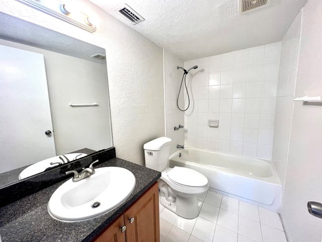 APT-302 - 120 Sparrow Dr, Condo with 2 bedrooms, 2 bathrooms and null parking in Royal Palm Beach FL | Image 9