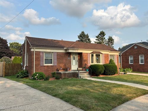 6331 Buckingham Ave, Allen Park, MI, 48101-2330 | Card Image