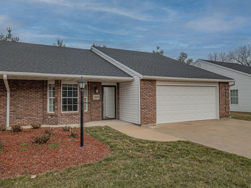 1215 Shepherds Dr, MOBERLY, MO, 65270-3704 | Card Image