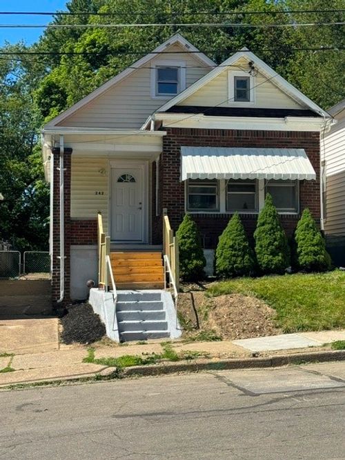 242 E 32nd St, Erie, PA, 16504-1547 | Card Image