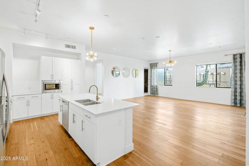 3009-3131 N Central Ave, Phoenix, AZ, 85012-2789 | Card Image