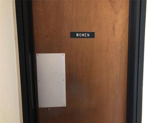 Women's Restroom | Image 8