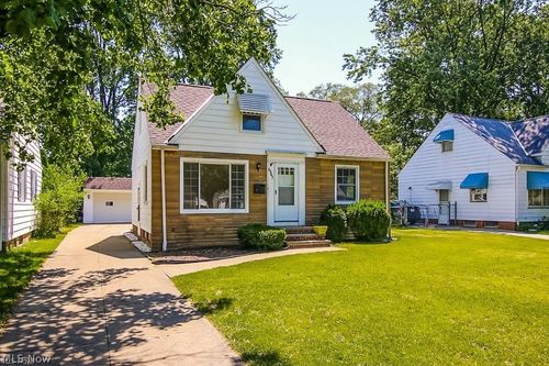 6987 Greenleaf Ave, Parma Heights, OH, 44130-5066 | Card Image