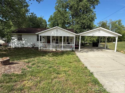 3678 Vantage Heights Cir, Lenoir, NC, 28645-9673 | Card Image