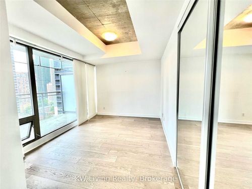 1905-22 Wellesley St E, Toronto, ON, M4Y1G3 | Card Image