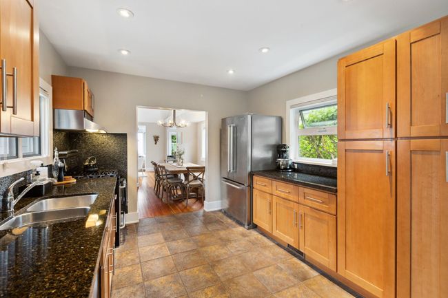 130 E Kings Road, House other with 3 bedrooms, 3 bathrooms and 3 parking in North Vancouver BC | Image 12