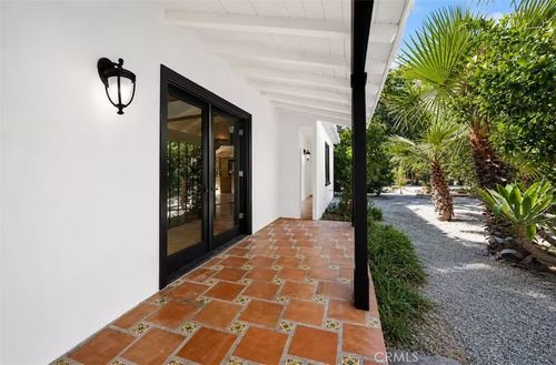 14720 Valerio St, Van Nuys, CA, 91405-1817 | Card Image