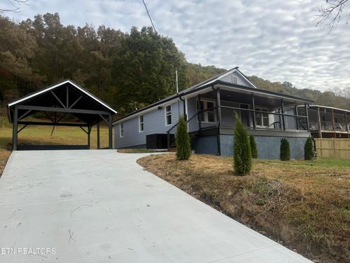 220 Walden Ave, Oliver Springs, TN, 37840-2108 | Card Image